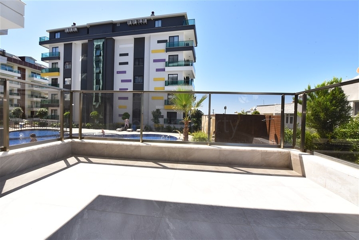 Трехкомнатную меблированную квартиру в районе Каргыджак