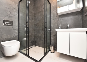 Трехкомнатную меблированную квартиру в районе Каргыджак