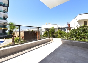 Трехкомнатную меблированную квартиру в районе Каргыджак