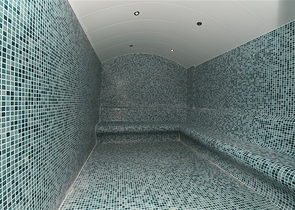 Трехкомнатную меблированную квартиру в районе Каргыджак