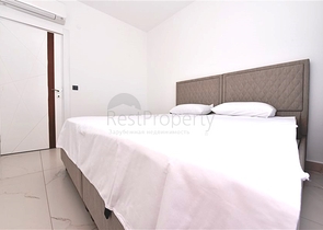 Трехкомнатную меблированную квартиру в районе Каргыджак