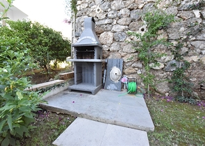 Трехкомнатную меблированную квартиру в районе Каргыджак