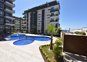 Трехкомнатную меблированную квартиру в районе Каргыджак