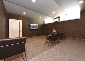 Трехкомнатную меблированную квартиру в районе Каргыджак