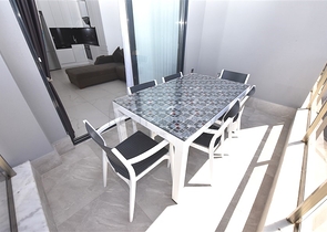 Трехкомнатную меблированную квартиру в районе Каргыджак