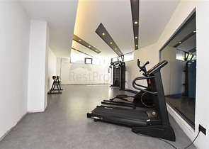 Трехкомнатную меблированную квартиру в районе Каргыджак