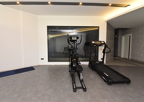 Трехкомнатную меблированную квартиру в районе Каргыджак