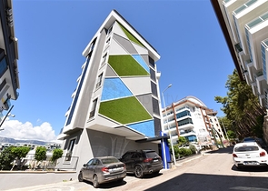 Трехкомнатную меблированную квартиру в районе Каргыджак