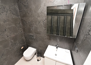 Трехкомнатную меблированную квартиру в районе Каргыджак