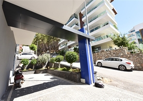 Трехкомнатную меблированную квартиру в районе Каргыджак