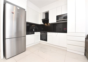 Трехкомнатную меблированную квартиру в районе Каргыджак