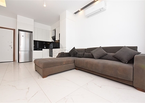 Трехкомнатную меблированную квартиру в районе Каргыджак