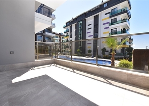 Трехкомнатную меблированную квартиру в районе Каргыджак