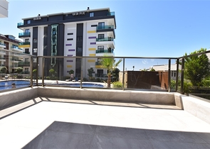 Трехкомнатную меблированную квартиру в районе Каргыджак