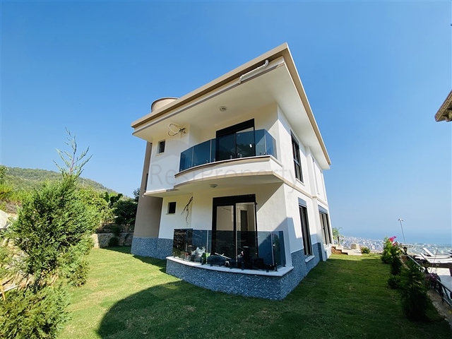 Элитная вилла под гражданство в центре Алании