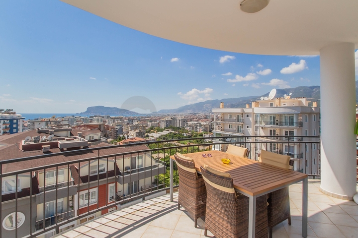 Светлая трехкомнатная квартира в районе Тосмур