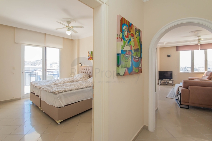 Светлая трехкомнатная квартира в районе Тосмур