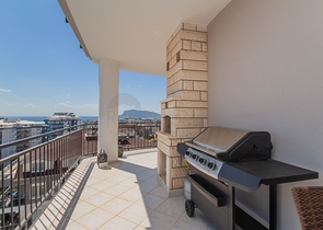 Светлая трехкомнатная квартира в районе Тосмур