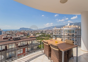 Светлая трехкомнатная квартира в районе Тосмур