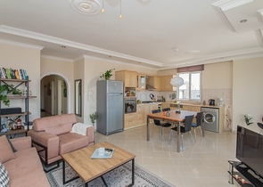 Светлая трехкомнатная квартира в районе Тосмур