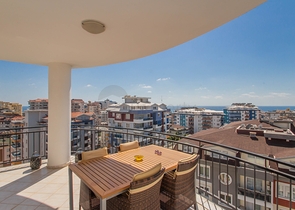 Светлая трехкомнатная квартира в районе Тосмур