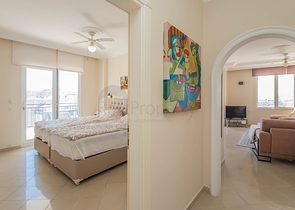 Светлая трехкомнатная квартира в районе Тосмур