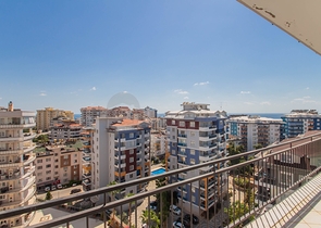 Светлая трехкомнатная квартира в районе Тосмур