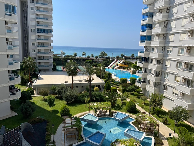 Квартира 3+1 на первой линии с видом на море