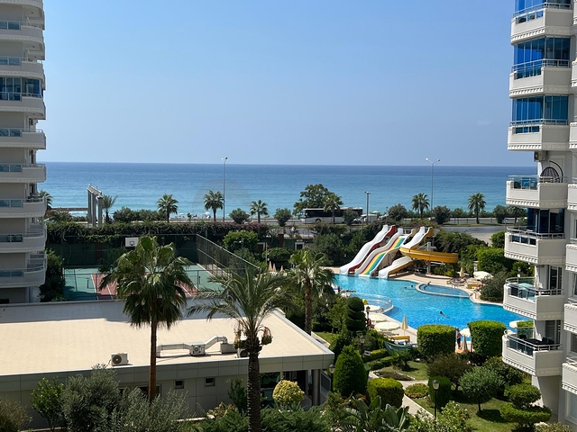 Квартира 3+1 на первой линии с видом на море