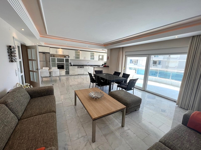 Квартира 3+1 на первой линии с видом на море