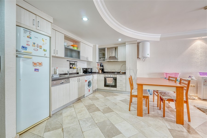 Трехкомнатная квартира с мебелью в районе Махмутлар