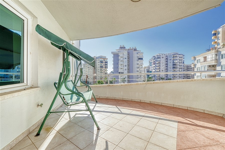 Трехкомнатная квартира с мебелью в районе Махмутлар