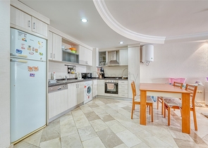 Трехкомнатная квартира с мебелью в районе Махмутлар