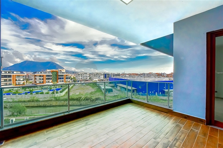 Квартира планировки 3+1 в районе Оба