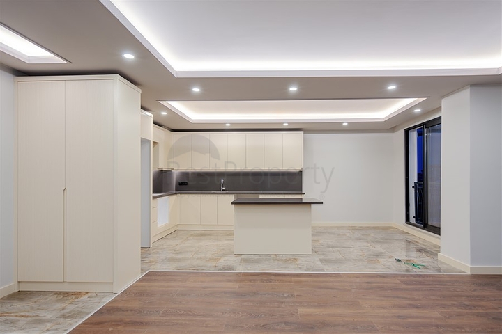 Квартира 3+1  в новом комплексе в районе пляжа Клеопатра