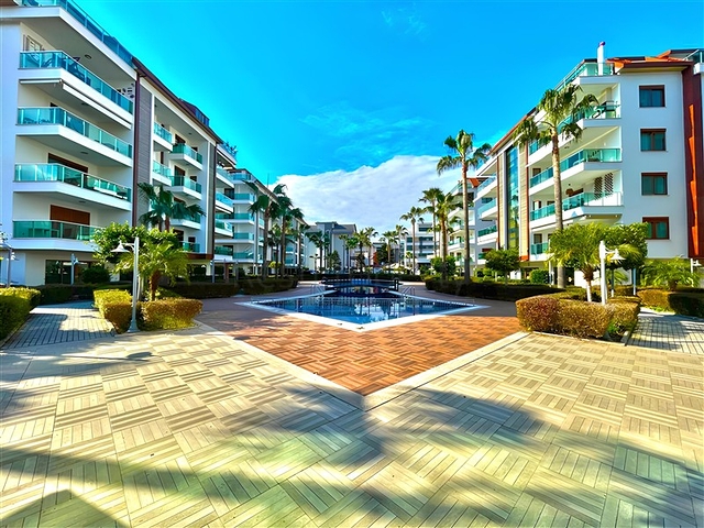 Просторные апартаменты 4+1 в элитном комплексе в Оба