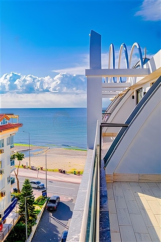 Пентхаус 3+1 в новом комплексе на первой береговой линии в Алании