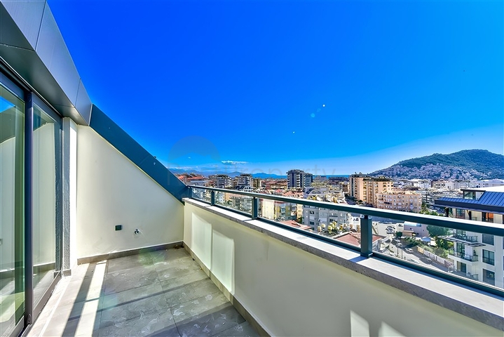 Трехкомнатный пентхаус в новом комплексе с видом на море