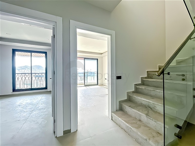 Трехкомнатный пентхаус в новом комплексе с видом на море