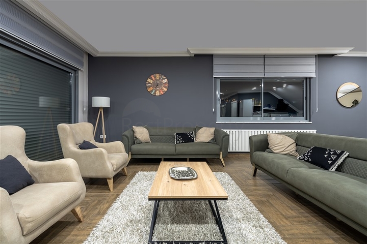 Просторная вилла с видом на море в центре Алании