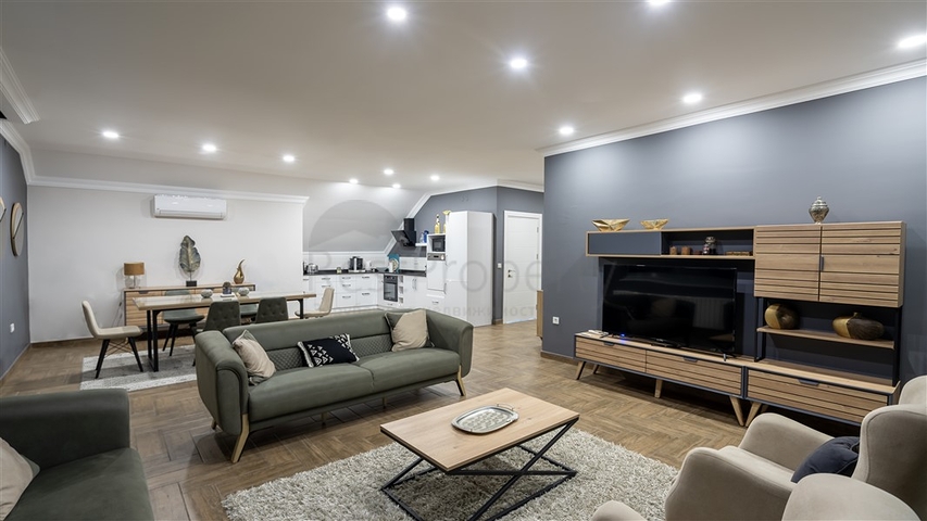 Просторная вилла с видом на море в центре Алании