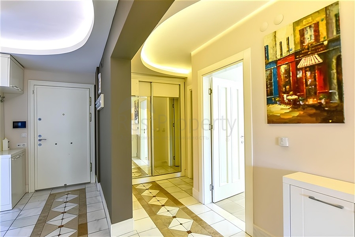 Меблированная квартира 4+1 в шаговой доступности от пляжа Клеопатра