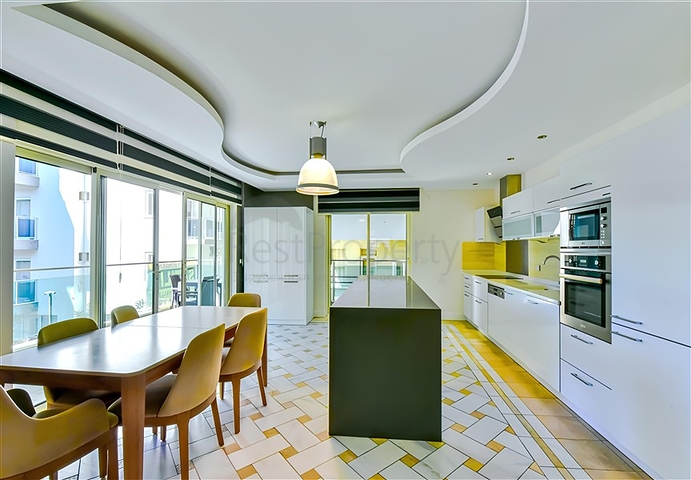 Меблированная квартира 4+1 в шаговой доступности от пляжа Клеопатра