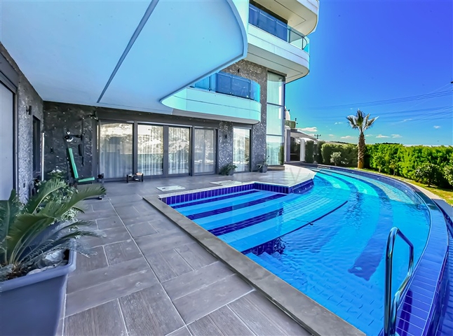 Вилла 6+1 с видом на море в районе Каргыджак 