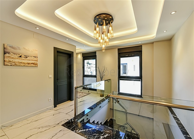 Вилла 6+1 с видом на море в районе Каргыджак 