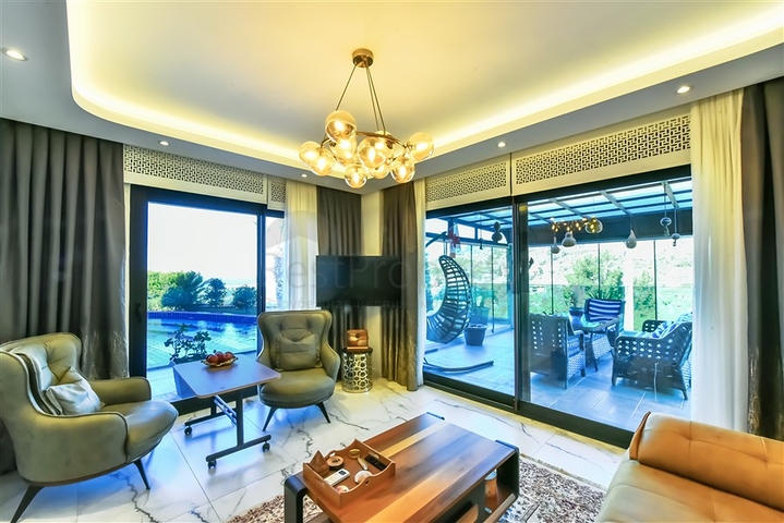 Вилла 6+1 с видом на море в районе Каргыджак 