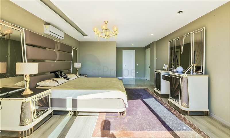 Вилла 5+1 с видом на море в центре Алании