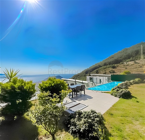 Вилла 5+1 с видом на море в центре Алании