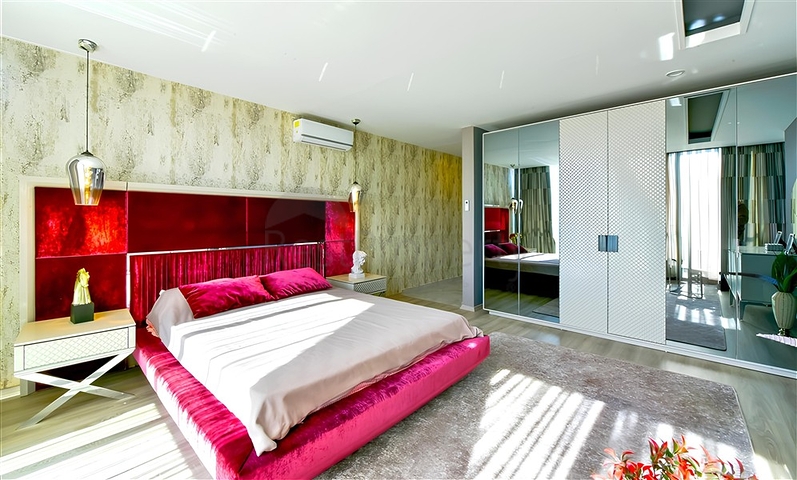 Вилла 5+1 с видом на море в центре Алании