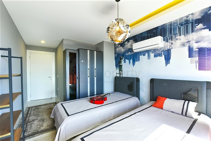 Вилла 5+1 с видом на море в центре Алании